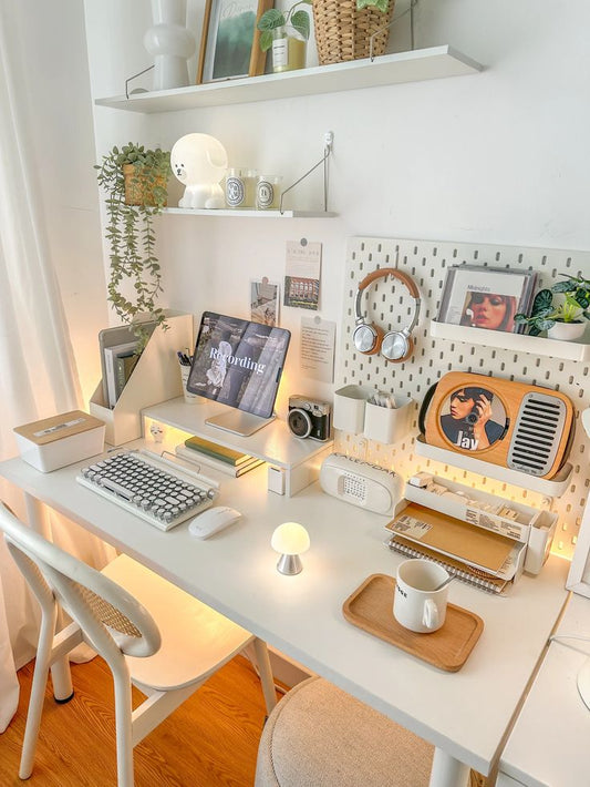 Minimalist Desk Decor: Create a Clean and Inspiring Workspace