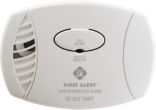 First Alert FAT1039730 Plug-in Carbon Monoxide Alarm by FirstAlert