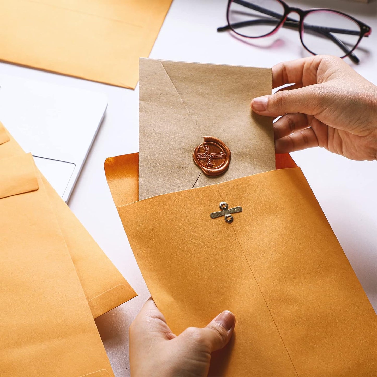 Ctosree 300 Pcs Manilla Envelopes Clasp Envelopes Bulk Brown Kraft Catalog Letter with Clasp Closure and Gummed Seal 28lb Heavyweight Paper (6 x 9 Inch,9 x 12 Inch,10 x 13 Inch)
