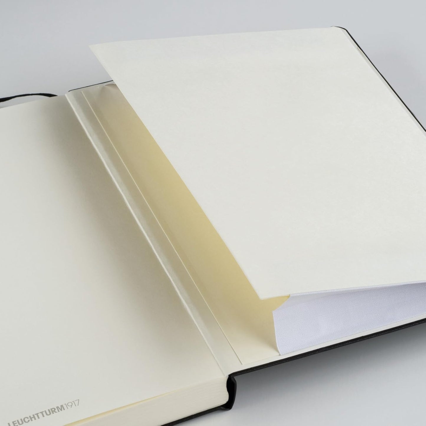 LEUCHTTURM1917 - Notebook Hardcover Medium A5-251 Numbered Pages for Writing and Journaling (Navy, Squared)