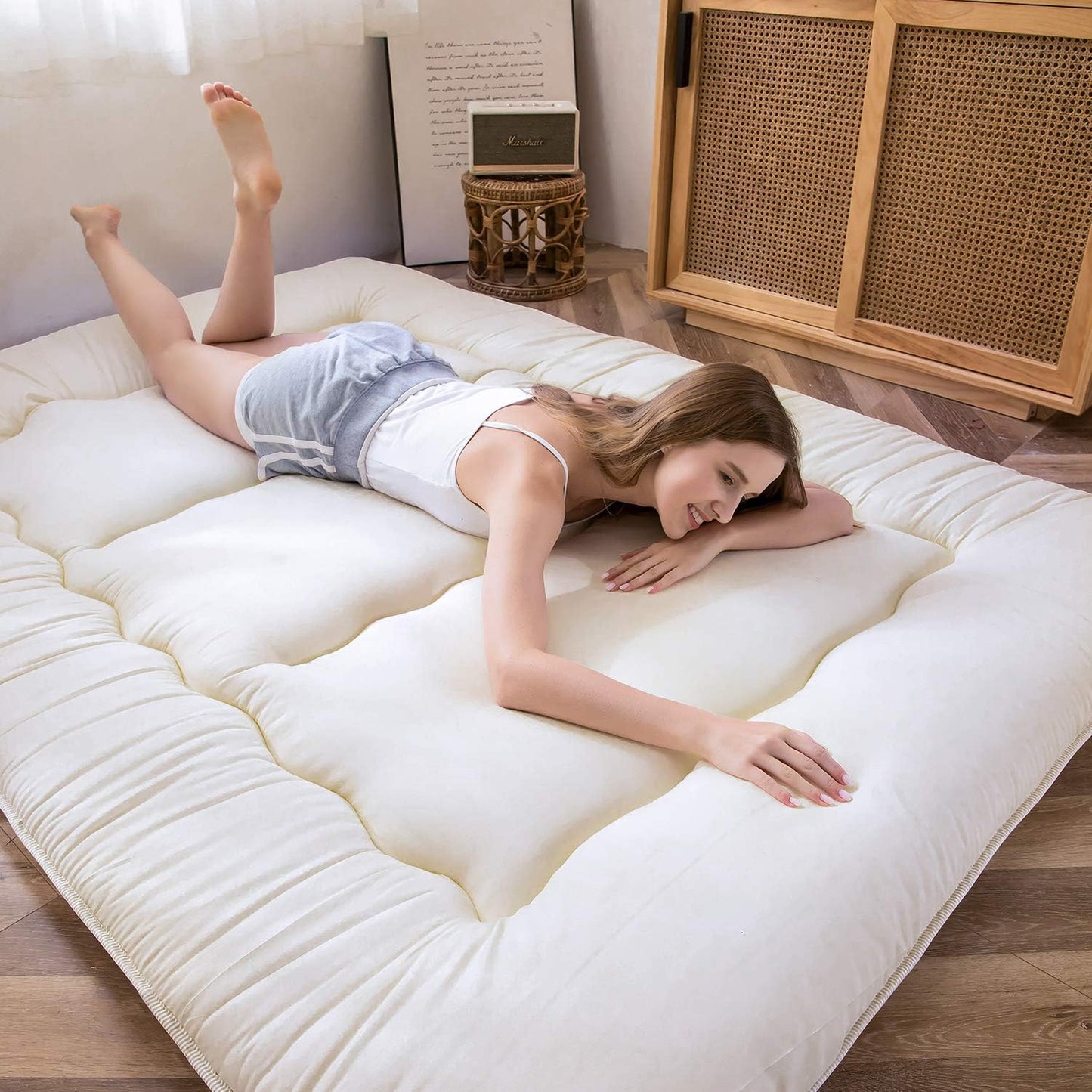 MAXYOYO Japanese Floor Futon Queen Size, Thicken Tatami Mat Sleeping Pad Foldable Roll Up Mattress Trifold Pad Guest Bed, Off White
