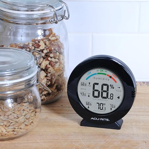 AcuRite 01080M Pro Accuracy Temperature and Humidity Gauge - Image 4
