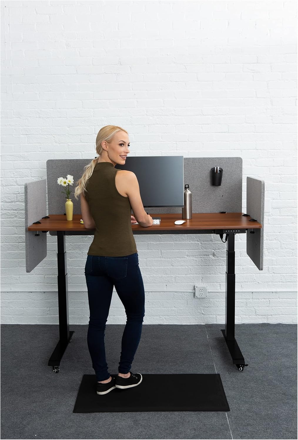 Stand Up Desk Store ReFocus Clamp-on Acoustic Desk Divider Privacy Panel That Reduces Noise and Visual Distractions (Cool Gray, 47.25" X 23.6")
