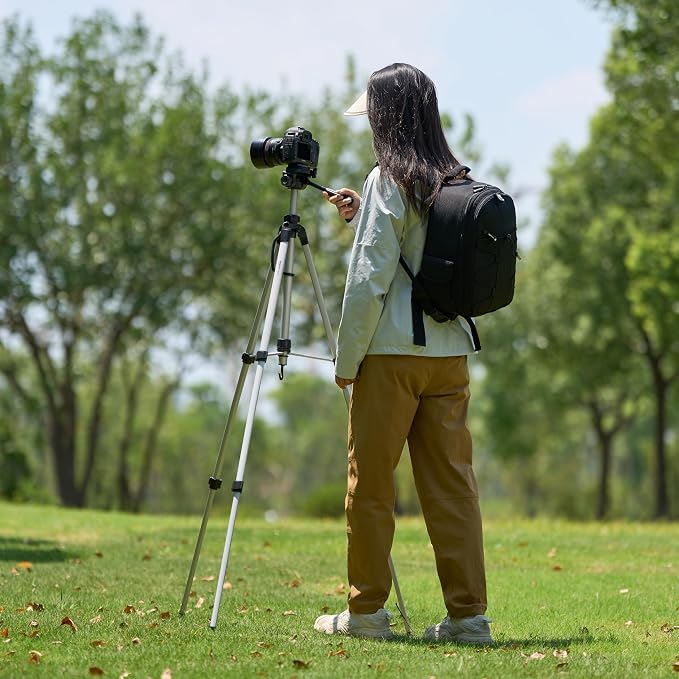 Amazon Basics 60-inch Lightweight DSLR Tripod - Image 9