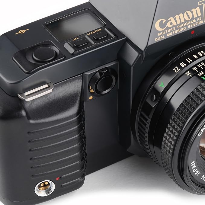 Canon T70 35MM SLR Film Camera kit - Image 4