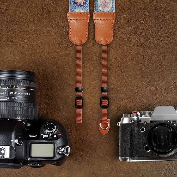 Padwa Lifestyle Hollow Crochet Pink Daisy Camera Strap - Image 6